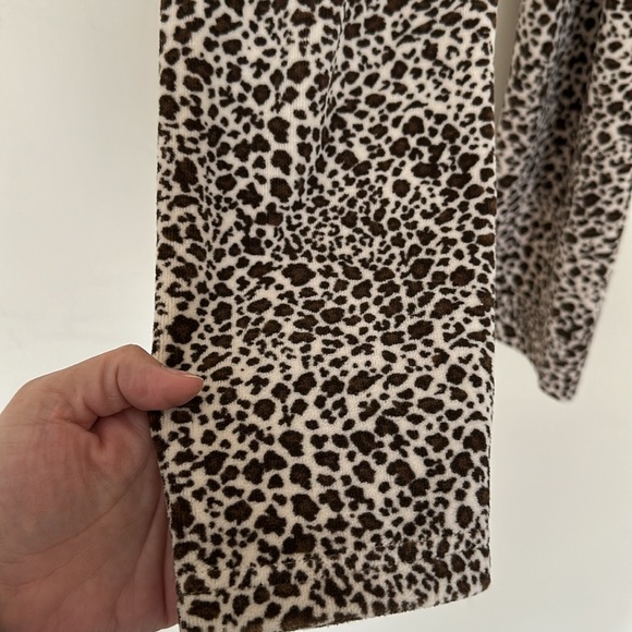 Hanna Andersson Girl’s Leopard Plush Pants size 120 - Picture 4 of 7